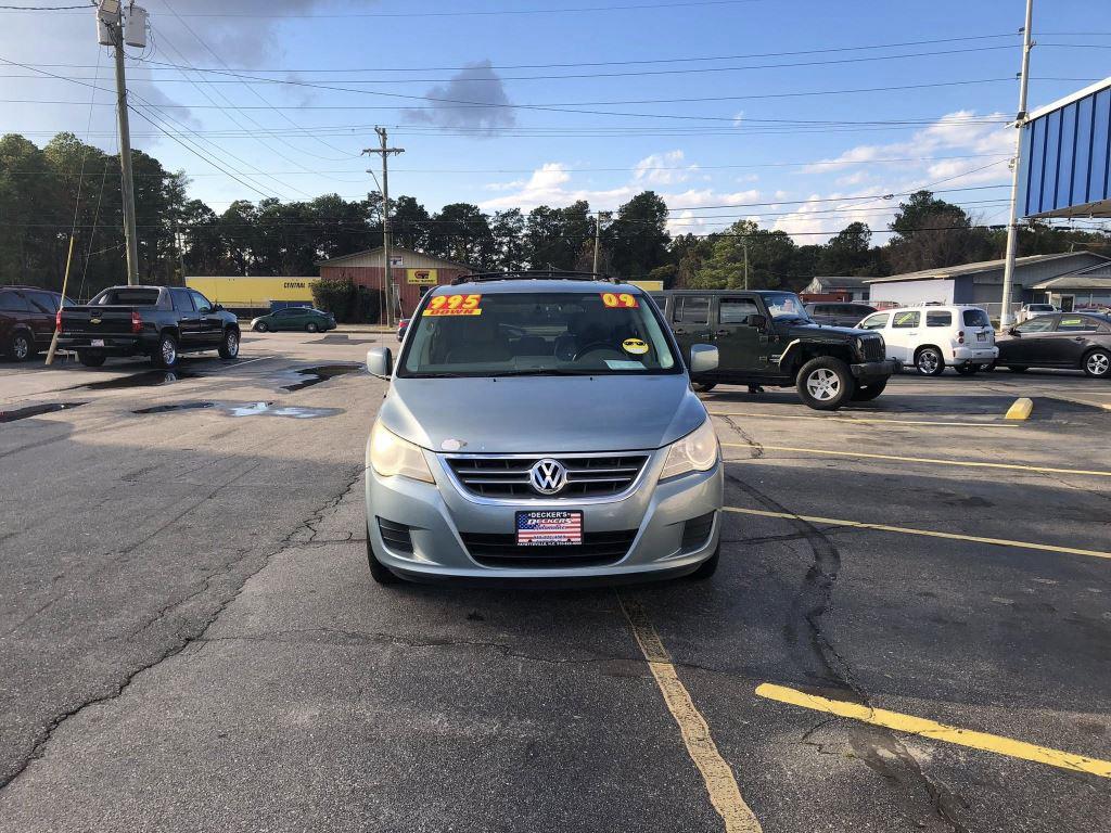 2009 Volkswagen Routan 3.8L S's photo